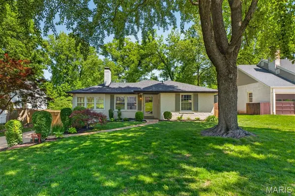 1025 Glenmoor AVE, Glendale, MO 63122