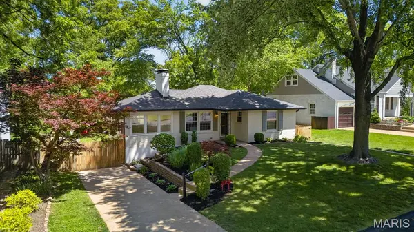 1025 Glenmoor AVE, Glendale, MO 63122