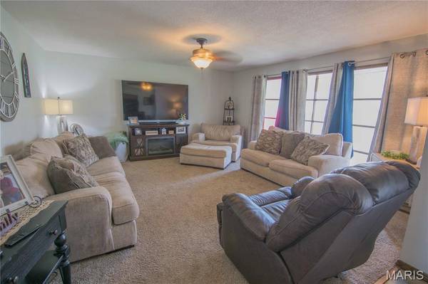 416 E Bayles ST, Brownstown, IL 62418