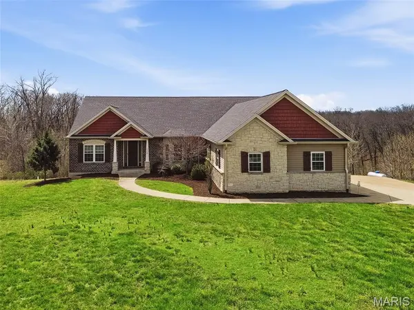 1326 Top Of The Hill RD, Chesterfield, MO 63005