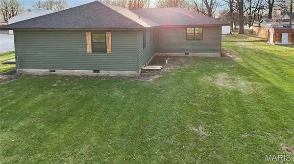 905 W Maple ST, Bowling Green, MO 63334