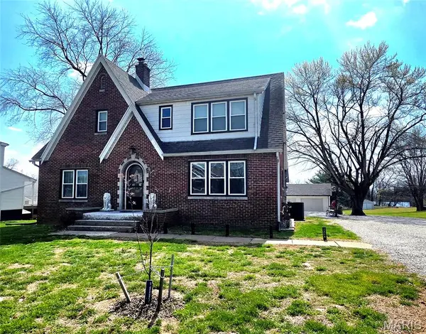 925 Lehmen DR, Chester, IL 62233
