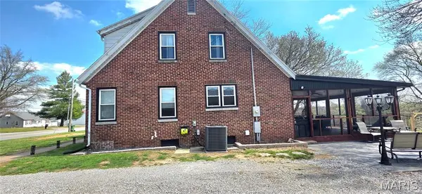 925 Lehmen DR, Chester, IL 62233