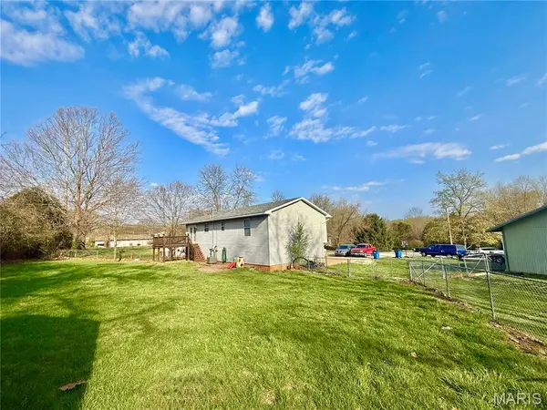 3 Bradley CT, Desloge, MO 63601