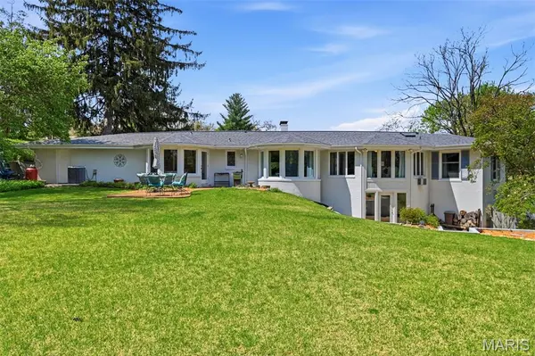 6 Lake Pembroke DR, Ferguson, MO 63135