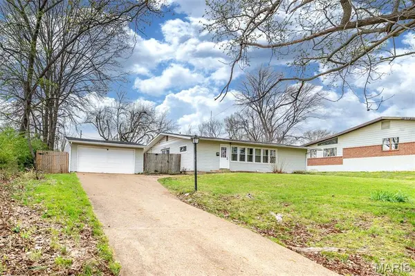 7837 La Belle ST, Affton, MO 63123