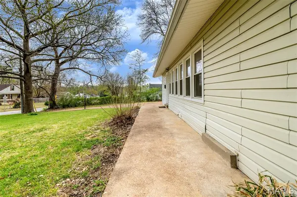 7837 La Belle ST, Affton, MO 63123