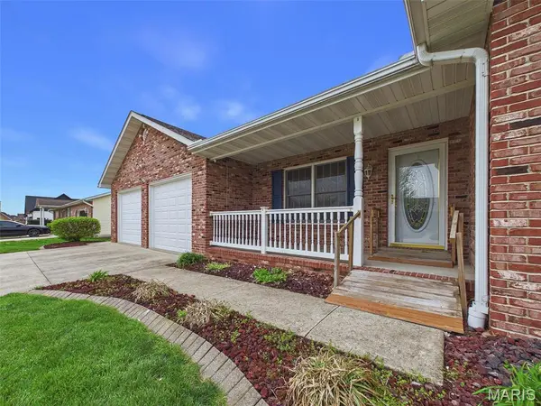 1121 Lakeview DR, Breese, IL 62230