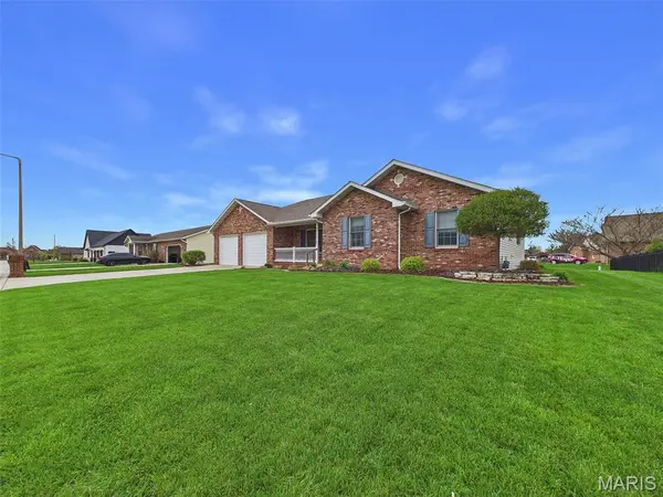 1121 Lakeview DR, Breese, IL 62230