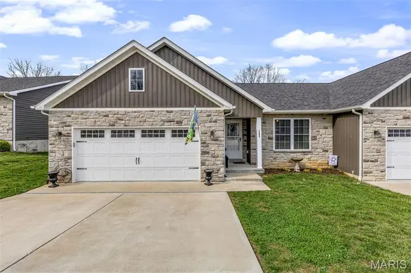 1592 Hickory LNDG, De Soto, MO 63020