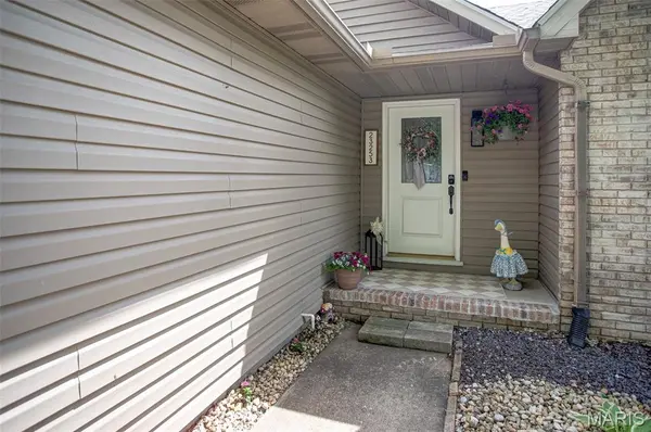 23253 Greenapple LN, Jerseyville, IL 62052