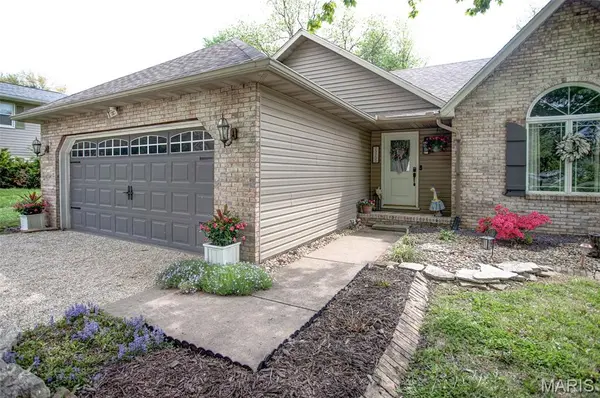 23253 Greenapple LN, Jerseyville, IL 62052