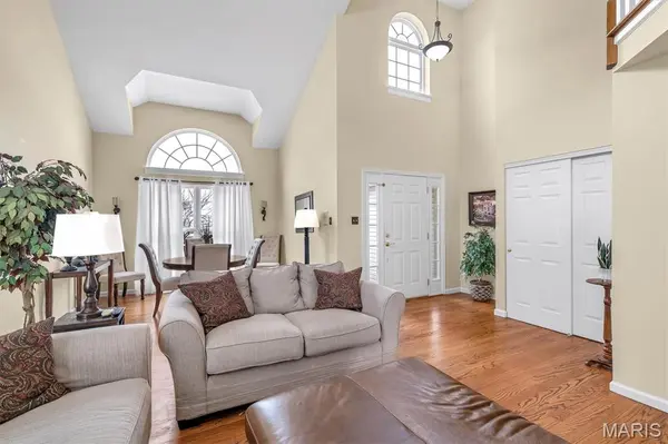 679 Bluffs View CT, Eureka, MO 63025