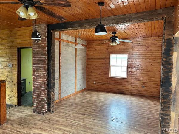 709 1st ST, Gillespie, IL 62033