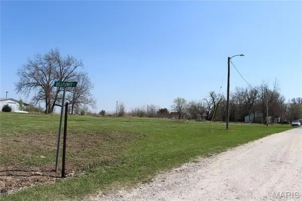 102 S Caroline AVE, Bellflower, MO 63333