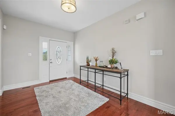 3027 Windsor Point DR, St Louis, MO 63129
