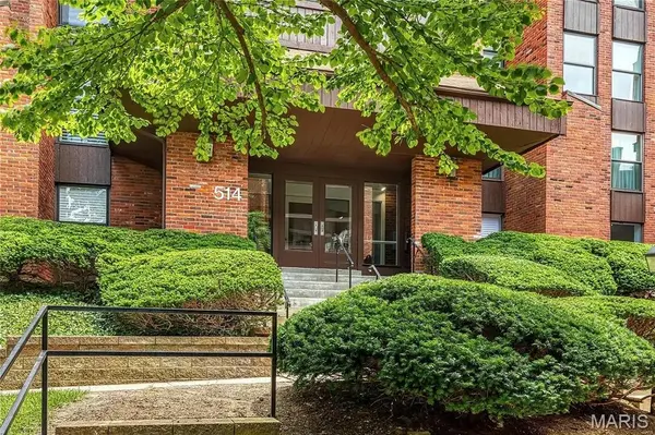 514 Coeur De Royale DR #404,  Creve Coeur,  MO 63141