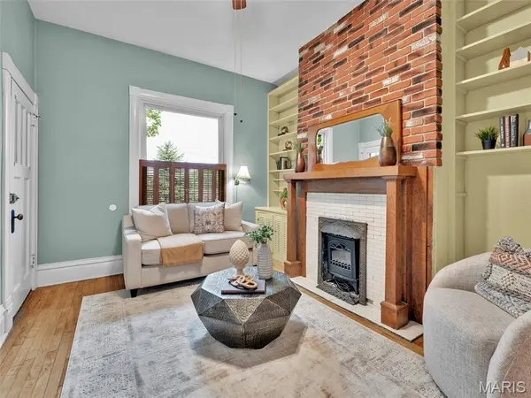 440 E Bradford AVE, Webster Groves, MO 63119