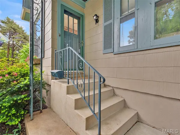 440 E Bradford AVE, Webster Groves, MO 63119