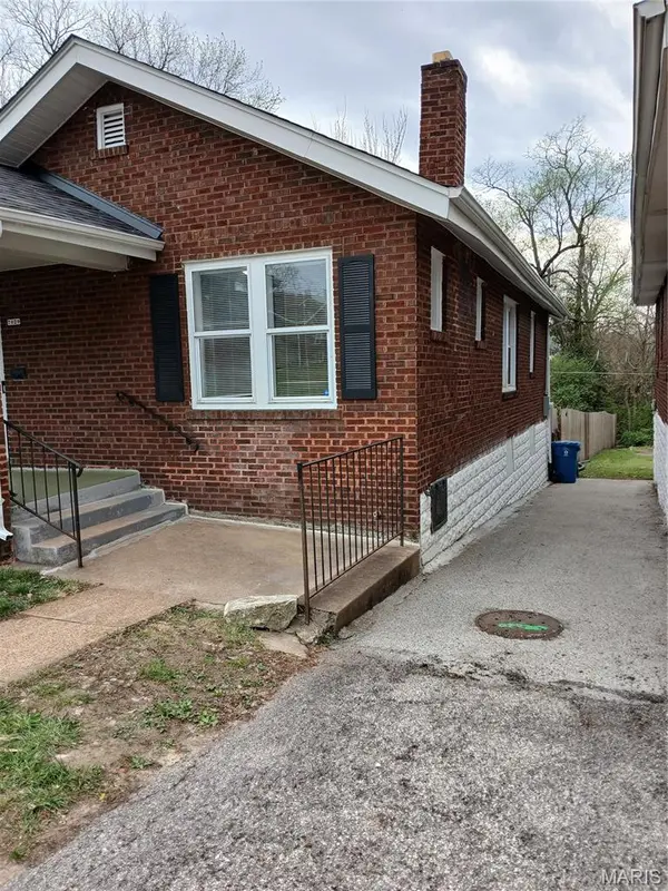 7020 Greenway AVE, Beverly Hills, MO 63121