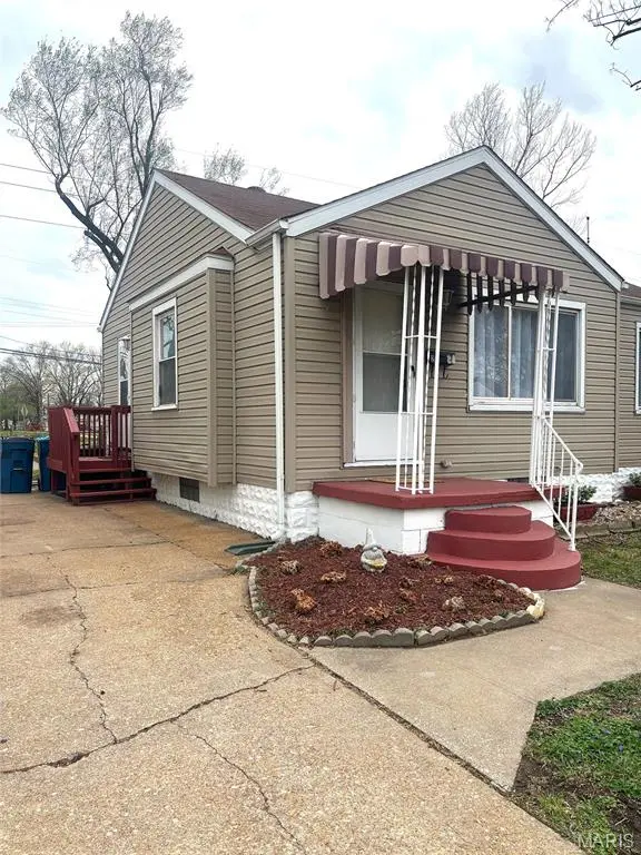 2592 E 27th ST, Granite City, IL 62040