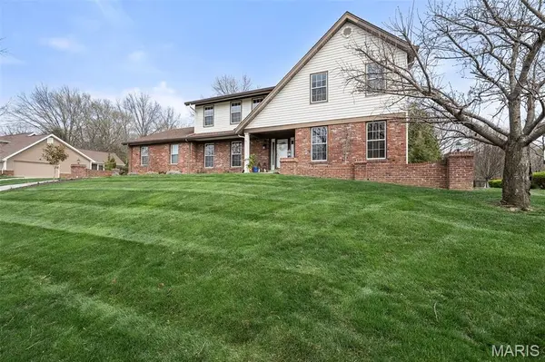 1578 Mason Knoll RD, Town And Country, MO 63131