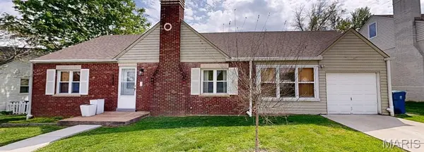 9838 Coventry LN, Affton, MO 63123