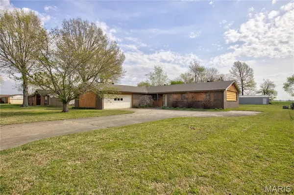 202 Ashley Dr, Sikeston, MO 63801