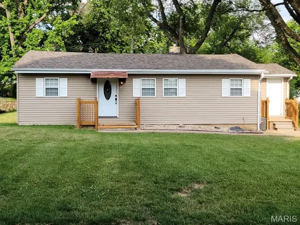 54 Monticello PL, Fairview Heights, IL 62208