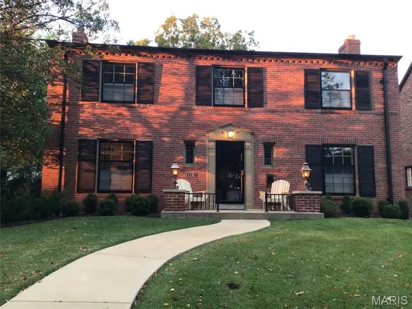 8039 Crescent DR,  Clayton,  MO 63105