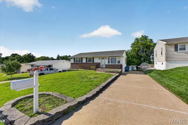11141 Pine Forest DR, St Louis, MO 63126