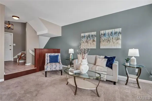 3016 Autumn Shores DR, Maryland Heights, MO 63043
