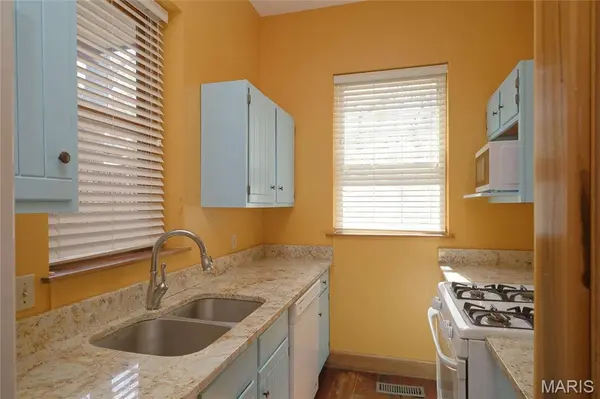 1226 Sidney ST, St Louis, MO 63104