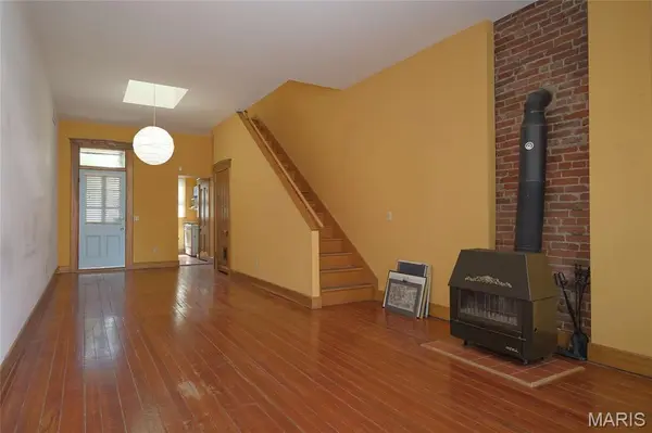 1226 Sidney ST, St Louis, MO 63104
