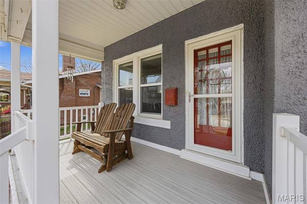 7334 Richmond PL, St Louis, MO 63143