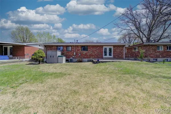 335 Gerald AVE, Florissant, MO 63031