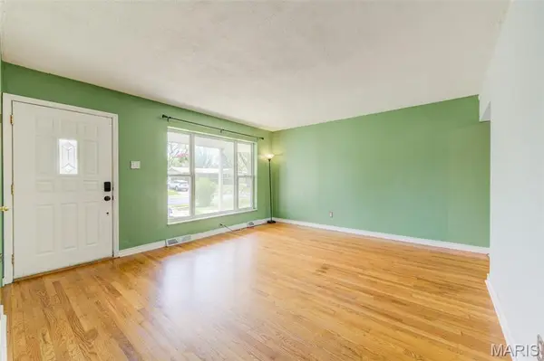 335 Gerald AVE, Florissant, MO 63031