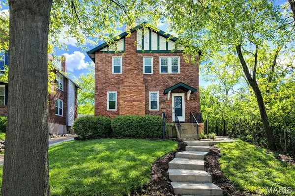 1214 Woodland DR, Richmond Heights, MO 63117