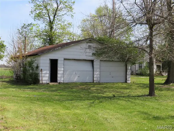 415 E Water ST, Wellsville, MO 63384