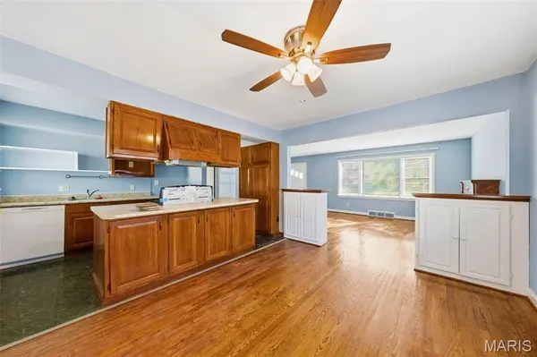 3057 Arlmont DR, Bel-nor, MO 63121