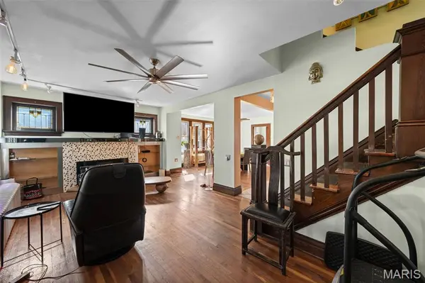 5221 S Broadway, St Louis, MO 63111