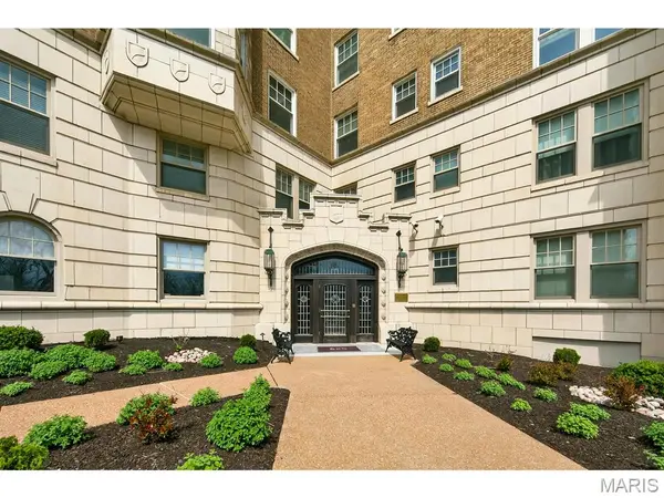 625 S Skinker BLVD #1702, St Louis, MO 63105