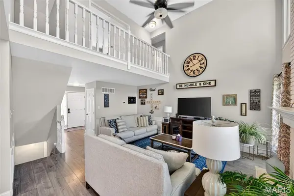 246 Westridge Parc LN, Ellisville, MO 63021