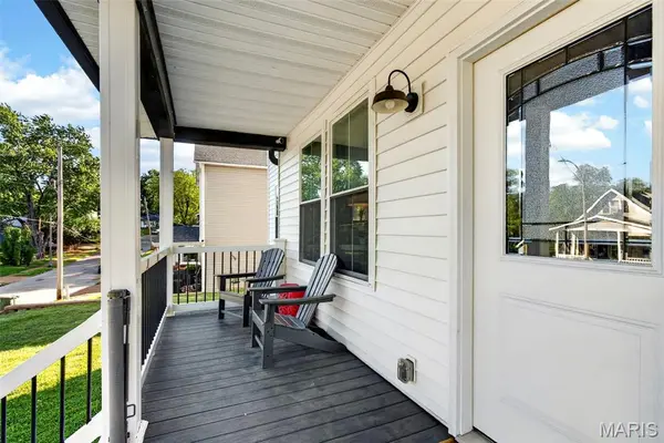 3203 Byron PL, St Louis, MO 63143