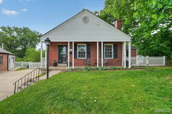 8502 Douglas CT,  Brentwood,  MO 63144