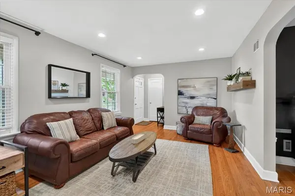 8502 Douglas CT, Brentwood, MO 63144