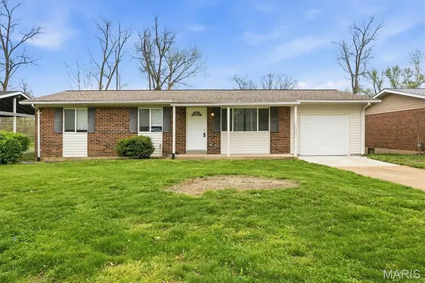 11945 Longmont DR, Maryland Heights, MO 63043