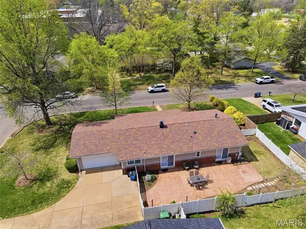 9506 Trinadad LN, St Louis, MO 63126