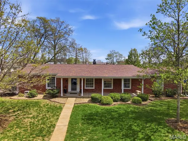 9506 Trinadad LN, St Louis, MO 63126