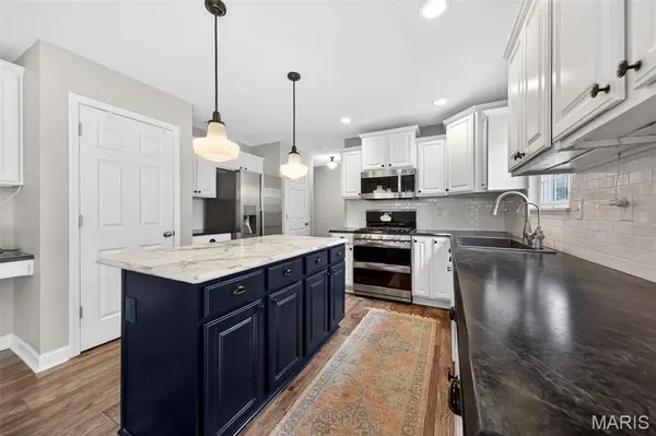 2408 Liberty DR, Maryville, IL 62062